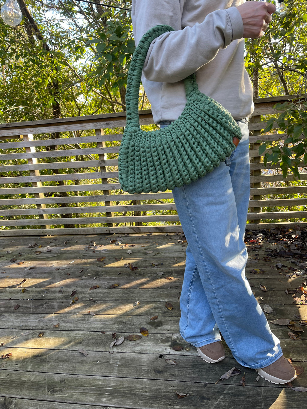 Trendy håndlaget veske i nydelig grønnfarge.