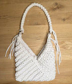 Håndlaget skulderveske med knutedetaljer