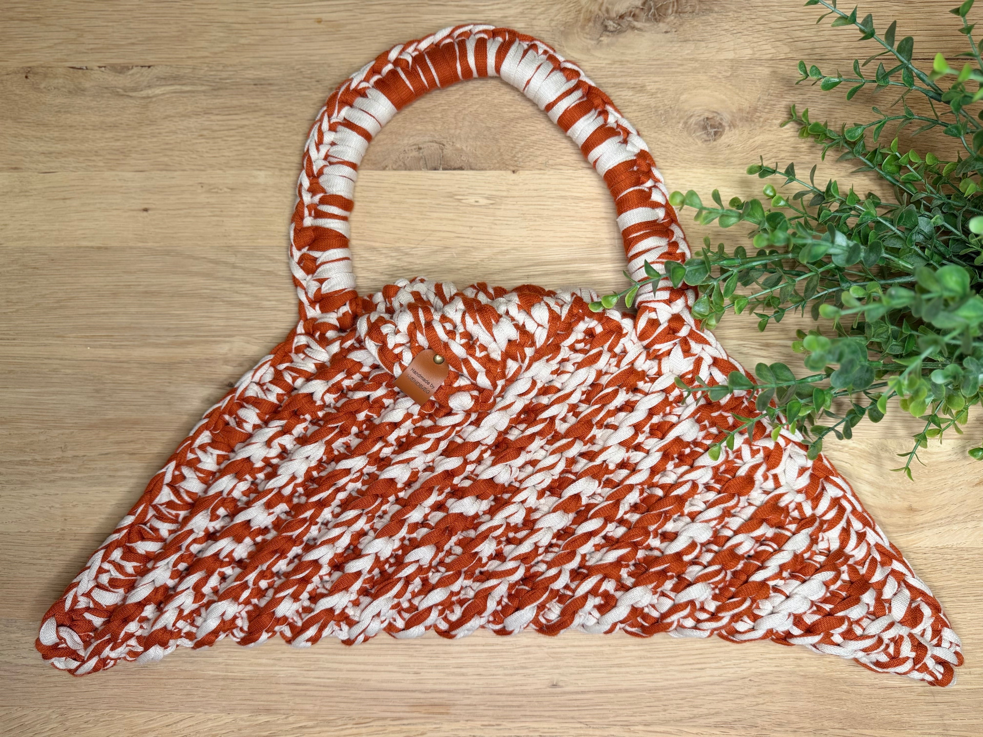 Unik trekantveske i oransje og hvit